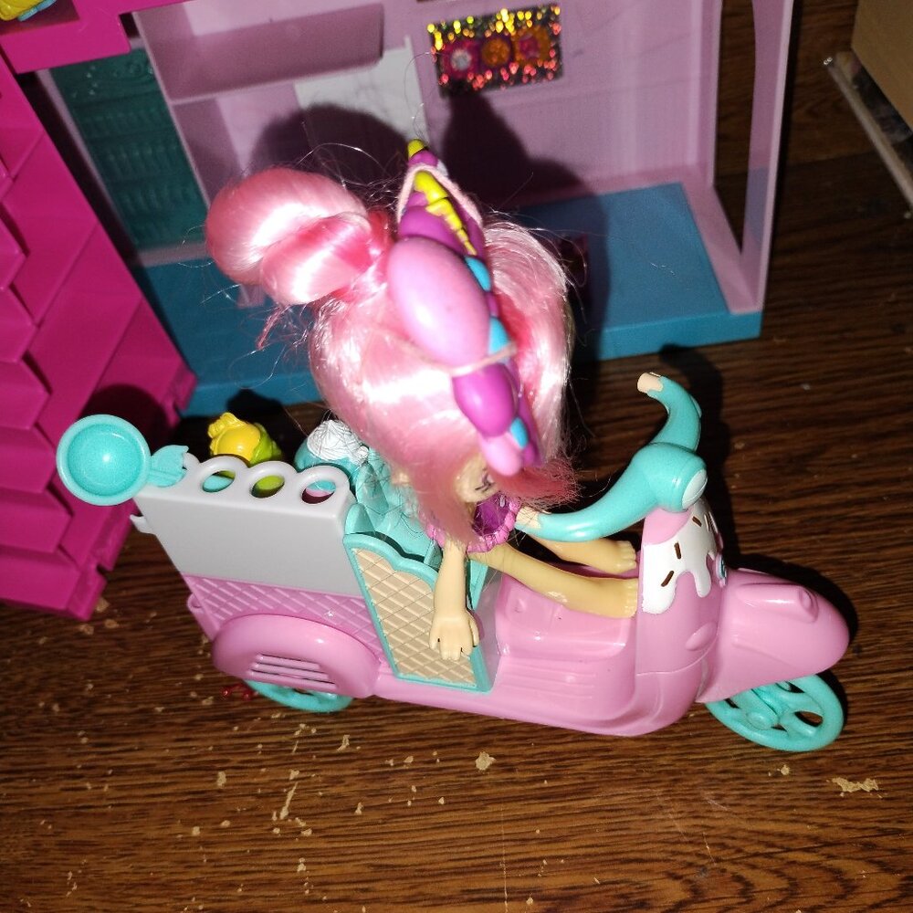 Shopkins Sparkle Hill High School & Peppa Mint Ice Cream Gelati Scooter & more - Picture 3 of 5
